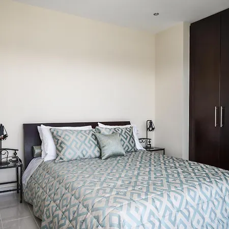 Euphoria Seaview Residences With Shared Pool By Konnect Gouvia Exterior photo