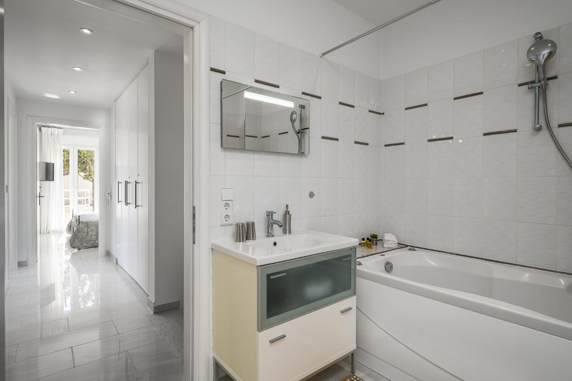 Euphoria Seaview Residences With Shared Pool By Konnect Apartamento Gouvia